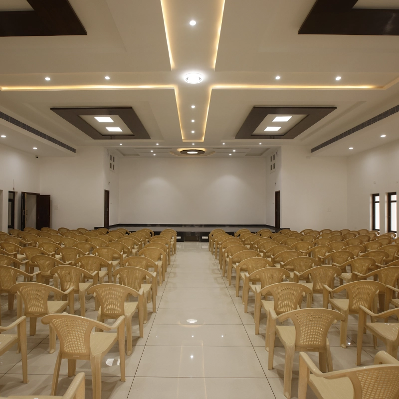 A spacious and well-maintained event mahal in Vellamadai, ideal for weddings, receptions, and family events.